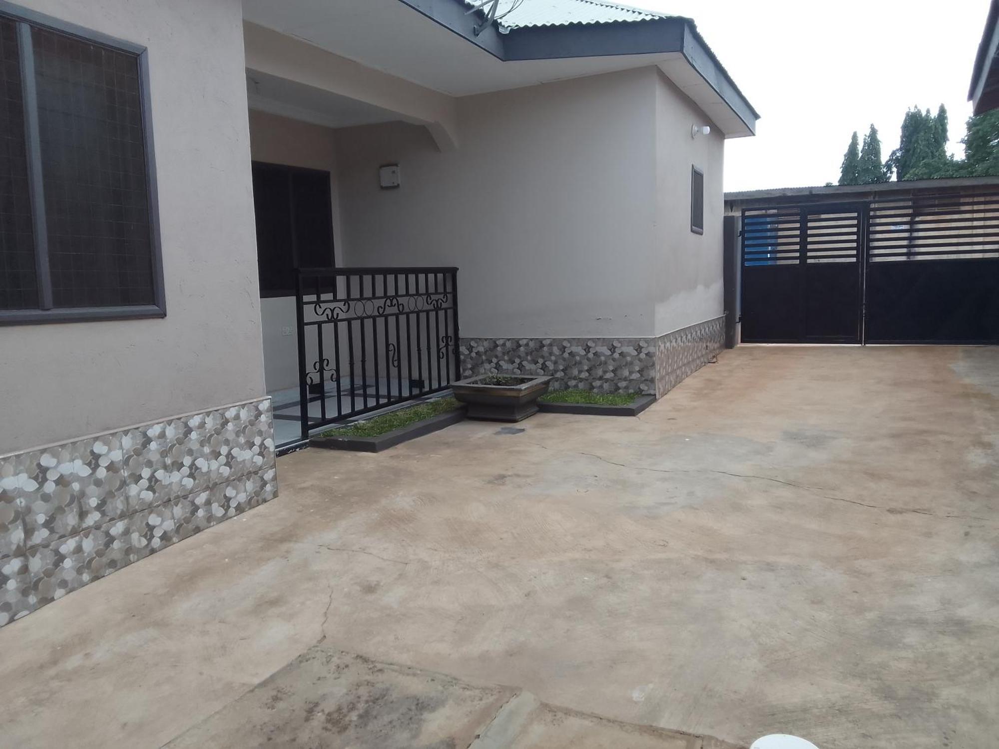 Mixtech Vacation Home -Mvh Sunyani Exterior photo